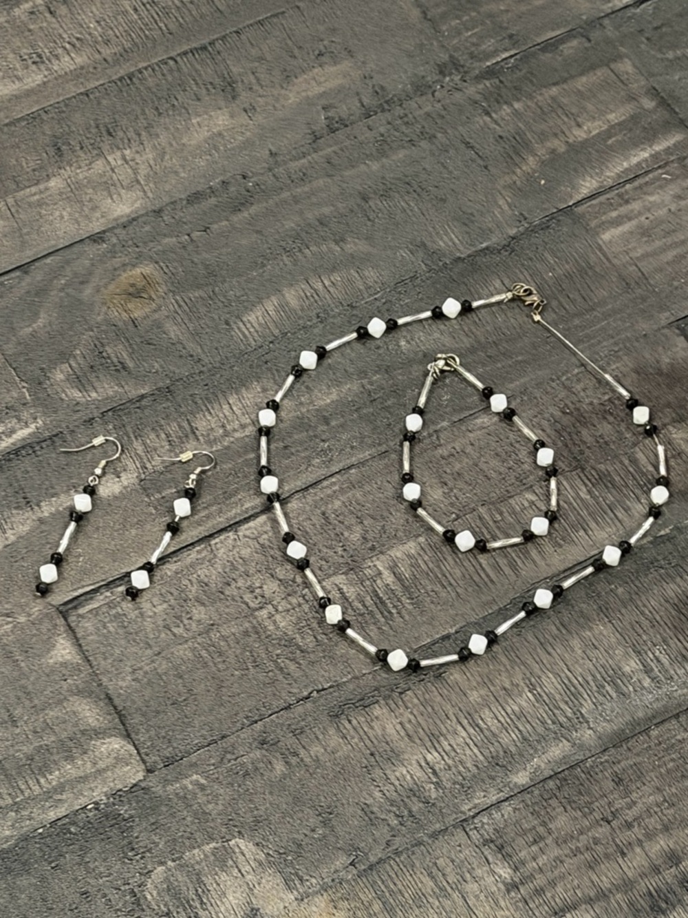 Women's Black and White Beaded Jewelry Set